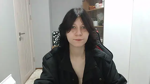 TinaQuiin online show from October 6, 2025, 8:04 am