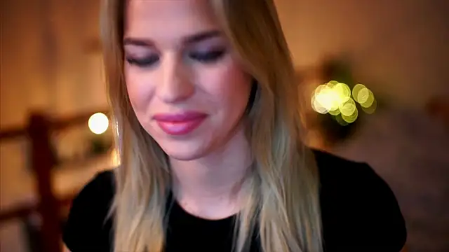 Snapshot of Emilyvanroessel chatting on October 1, 2025, 11:36 am Emilyvanroessel online show from October 1, 2025, 11:36 am