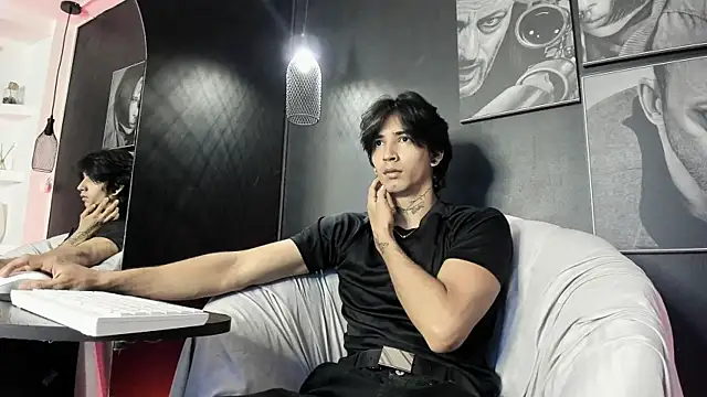 Snapshot of jett_savage chatting on October 6, 2025, 1:45 pm jett savage online show from October 6, 2025, 1:45 pm