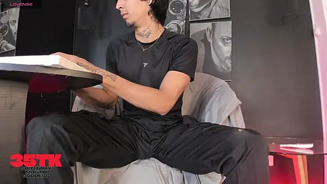 Snapshot of jett_savage chatting on November 18, 2025, 3:15 pm jett savage online show from November 18, 2025, 3:15 pm