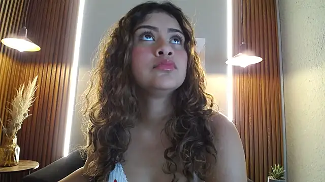 CurlyDani online show from April 7, 2026, 2:02 am