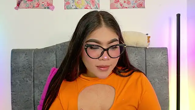 Snapshot of Vale_Walker chatting on June 19, 2026, 2:17 am Vale Walker online show from June 19, 2026, 2:17 am
