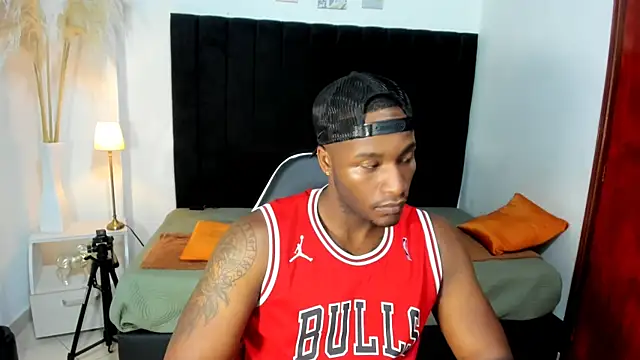 chrstian lewis1 online show from November 9, 2025, 1:37 pm