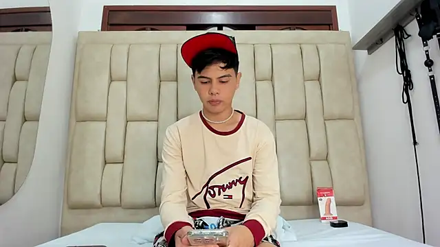 Snapshot of Felipe_Cold chatting on November 19, 2025, 2:22 am Felipe Cold online show from November 19, 2025, 2:22 am