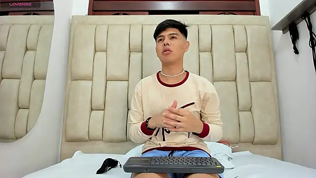 Snapshot of Felipe_Cold chatting on November 7, 2025, 2:38 am Felipe Cold online show from November 7, 2025, 2:38 am