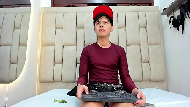 Snapshot of Felipe_Cold chatting on October 12, 2025, 2:13 am Felipe Cold online show from October 12, 2025, 2:13 am