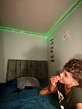 Snapshot of keith_russo chatting on December 20, 2025, 11:07 pm keith russo online show from December 20, 2025, 11:07 pm