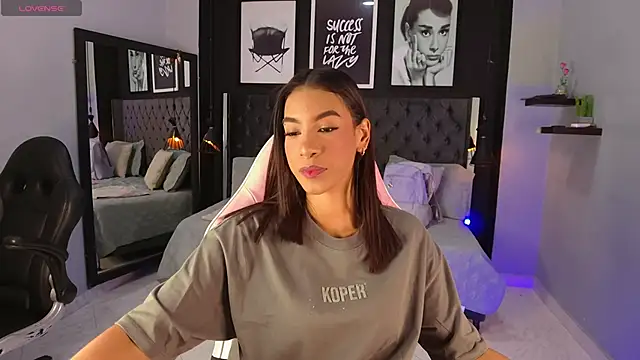 kitty collins  online show from December 14, 2025, 11:38 am