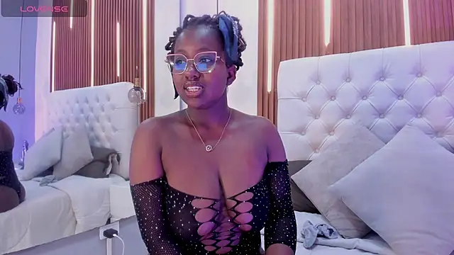 Snapshot of Oshun_Evans chatting on September 30, 2025, 3:45 am Oshun Evans online show from September 30, 2025, 3:45 am