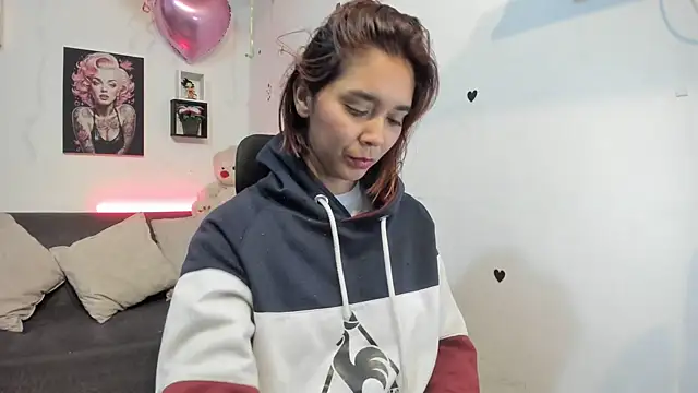 anastasia tuya online show from April 1, 2026, 7:53 am