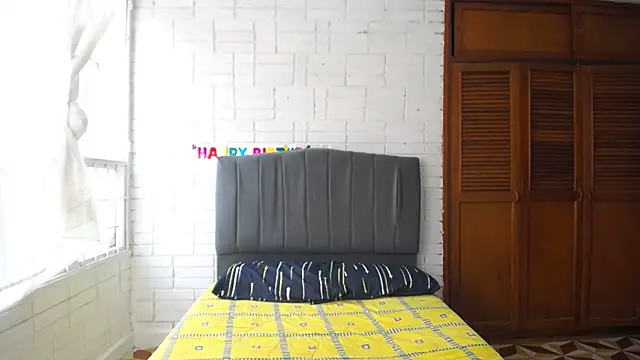 Naia Stant online show from October 24, 2025, 6:40 pm