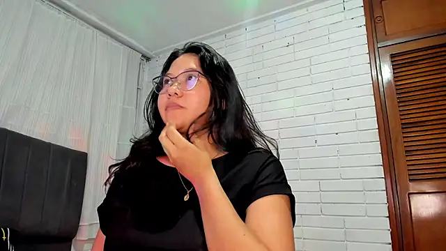 Naia Stant online show from November 11, 2025, 1:33 am