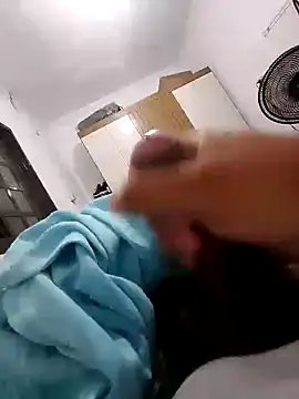 Snapshot of Hiderr chatting on November 17, 2025, 4:05 am Hiderr online show from November 17, 2025, 4:05 am