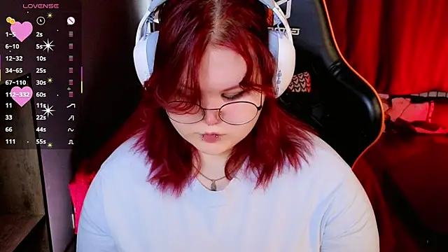 fillisfox  online show from April 4, 2026, 10:44 am