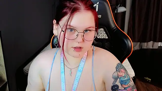 fillisfox  online show from February 11, 2026, 3:56 pm