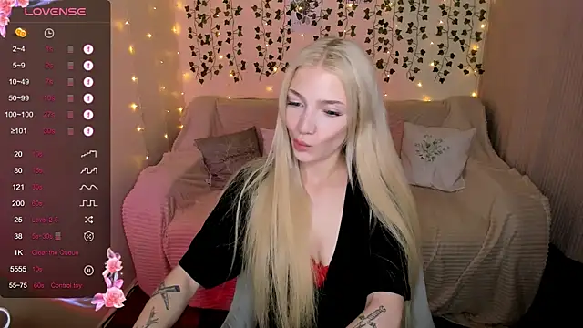 Snapshot of AnyaTaylor_ chatting on October 14, 2025, 8:26 am AnyaTaylor online show from October 14, 2025, 8:26 am