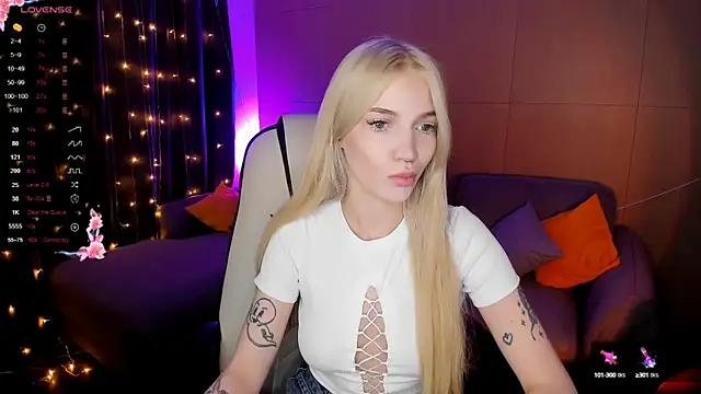 Snapshot of AnyaTaylor_ chatting on October 13, 2025, 2:13 am AnyaTaylor online show from October 13, 2025, 2:13 am