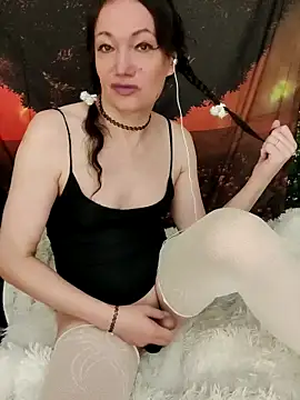 Snapshot of Tselka chatting on September 19, 2025, 11:42 pm Tselka online show from September 19, 2025, 11:42 pm