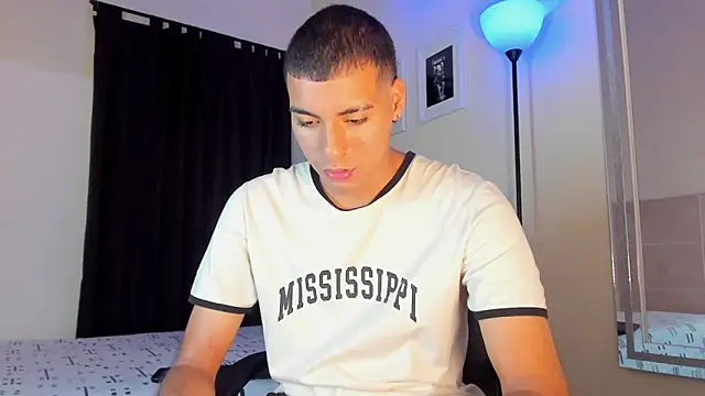 TeamPorn 19 online show from October 26, 2025, 4:02 am