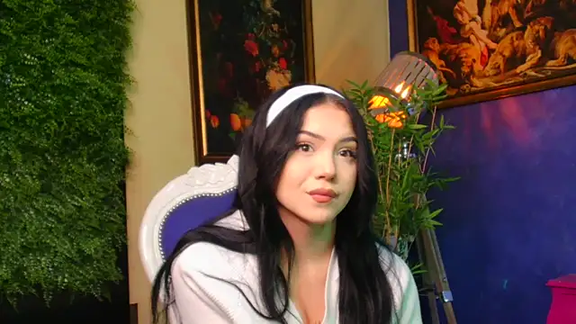Snapshot of loewec chatting on October 14, 2025, 8:48 am loewec online show from October 14, 2025, 8:48 am