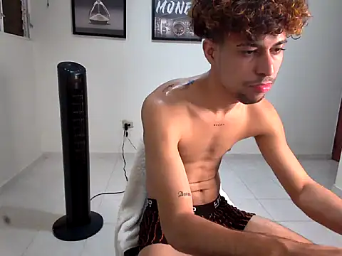 Dollarhot30 online show from February 18, 2026, 2:09 am