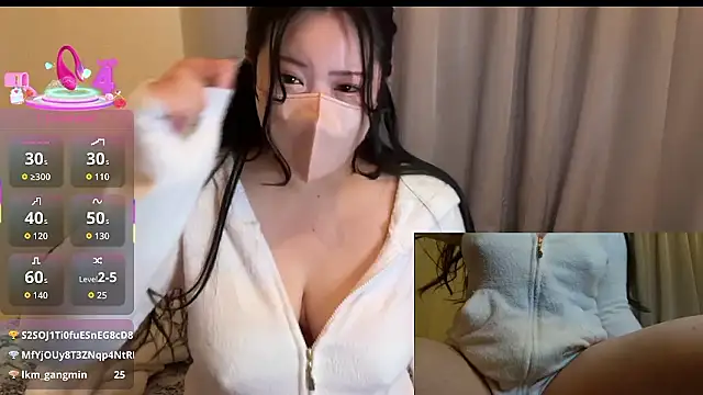    momo   0717 online show from September 16, 2025, 2:29 pm