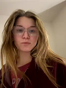 Snapshot of Riley_ray69 chatting on December 19, 2025, 9:33 am Riley ray69 online show from December 19, 2025, 9:33 am