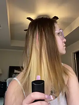 Snapshot of Riley_ray69 chatting on February 4, 2026, 7:09 pm Riley ray69 online show from February 4, 2026, 7:09 pm