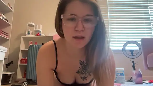 Snapshot of Riley_ray69 chatting on February 3, 2026, 2:33 pm Riley ray69 online show from February 3, 2026, 2:33 pm