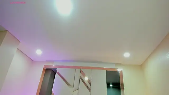 EmmaStonns online show from September 18, 2025, 1:25 pm