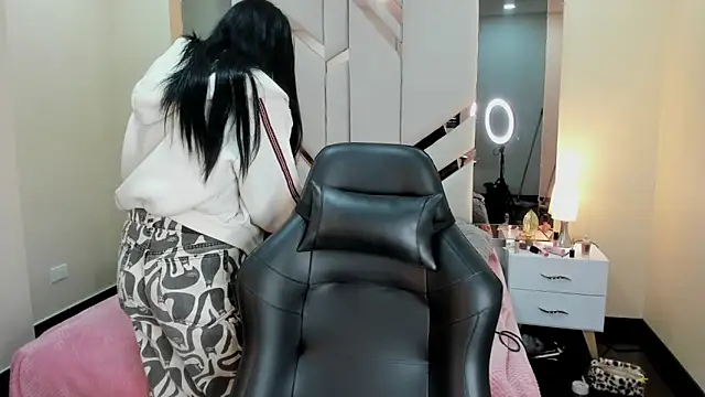 EmmaStonns online show from October 7, 2025, 1:23 pm