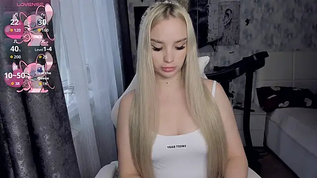 KiraKrox online show from December 4, 2025, 8:46 am