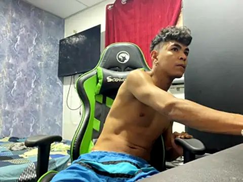 Wolf BIG4 online show from December 2, 2025, 6:42 pm