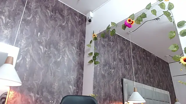 merlyaluna online show from April 6, 2026, 4:30 pm