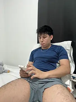 Snapshot of Axel_es chatting on February 1, 2026, 8:18 pm Axel es online show from February 1, 2026, 8:18 pm