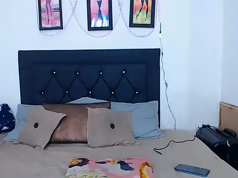 natashat lorent online show from April 15, 2026, 6:23 pm