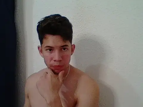 Maxtaylor18 online show from October 28, 2025, 5:29 am