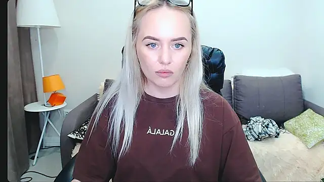 LiluMoon   online show from April 4, 2026, 3:07 pm