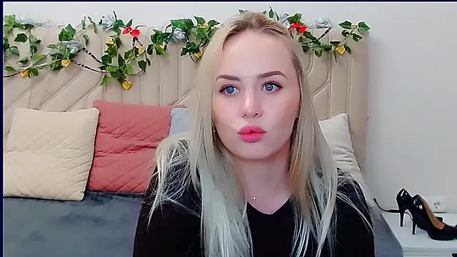 LiluMoon   online show from April 17, 2026, 4:43 pm