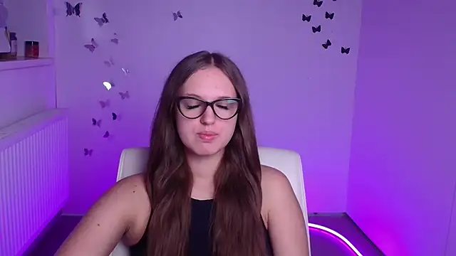 Snapshot of Aurora_White chatting on September 10, 2025, 11:09 am Aurora White online show from September 10, 2025, 11:09 am