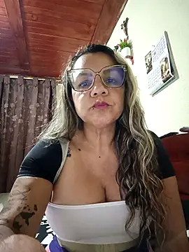 Snapshot of TiffanyTomshon chatting on November 12, 2025, 3:54 am TiffanyTomshon online show from November 12, 2025, 3:54 am