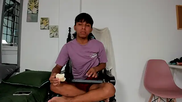 tyler twink boy online show from March 23, 2026, 1:33 pm