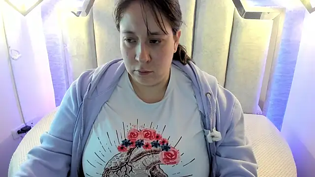  Emily rosee  online show from September 16, 2025, 11:11 am