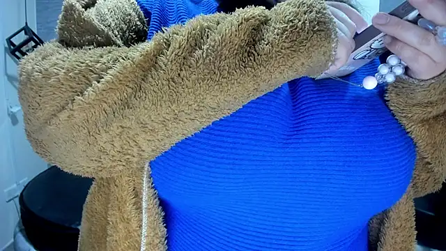  Emily rosee  online show from October 3, 2025, 11:23 am