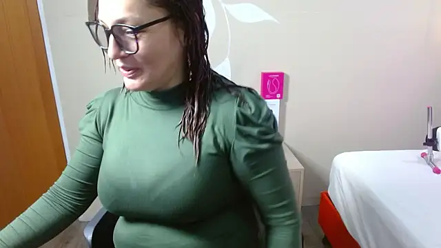 ScarletHott  online show from November 16, 2025, 12:32 pm