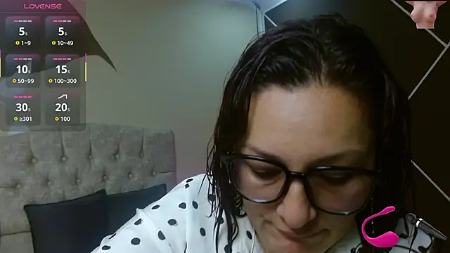 ScarletHott  online show from November 11, 2025, 11:38 am