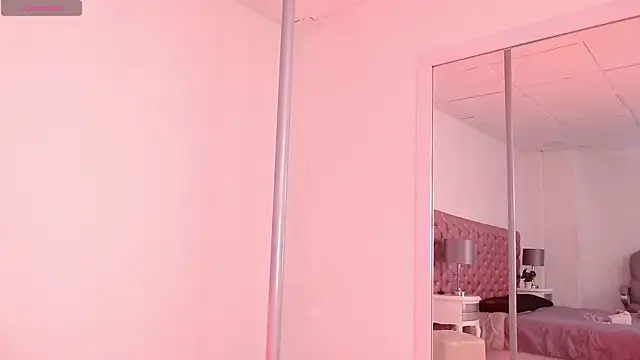 Snapshot of Coralgh_ chatting on September 23, 2025, 8:27 pm Coralgh  online show from September 23, 2025, 8:27 pm