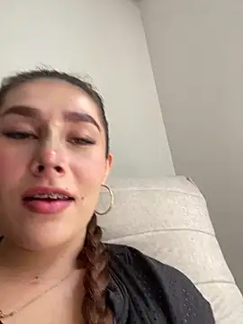 Snapshot of Isa_Villamarin chatting on September 22, 2025, 3:29 pm Isa Villamarin online show from September 22, 2025, 3:29 pm