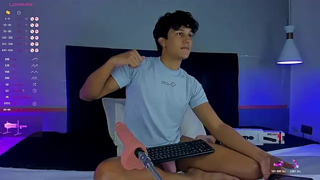 Snapshot of Leo_Savage_ chatting on November 8, 2025, 4:05 am Leo Savage online show from November 8, 2025, 4:05 am