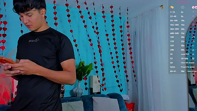 Leo Savage  online show from February 9, 2026, 4:32 am